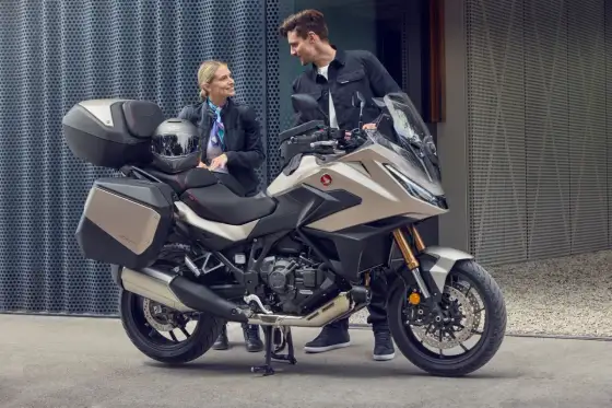 Honda NT1100 opiniones - la touring más lógica para viajar