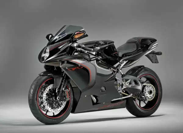 Una moto deportiva negra con detalles rojos, símbolo de potencia y lujo. Estas motos caras son un sueño para muchos.